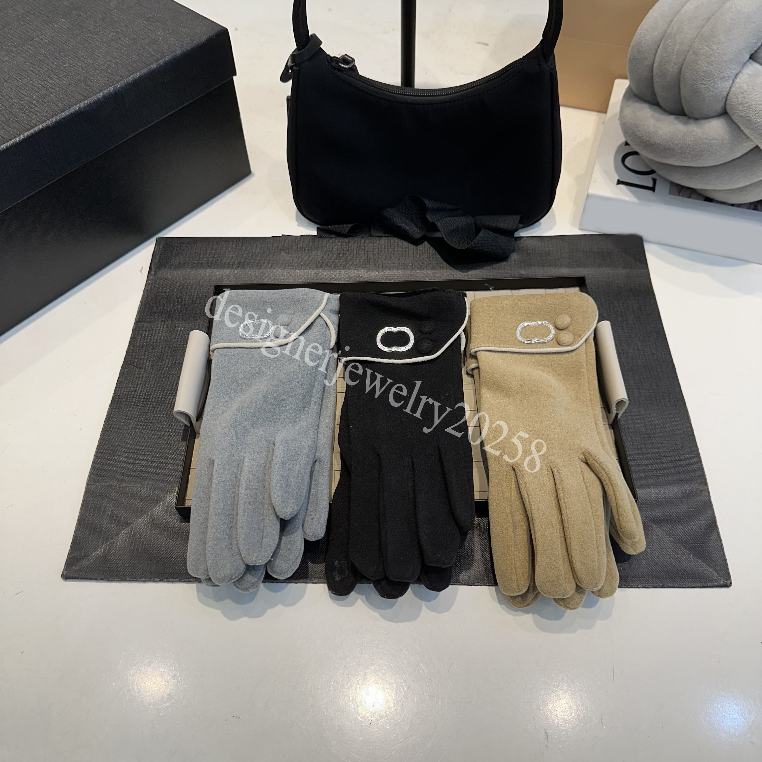 Designer L0Uiss Vui… - image