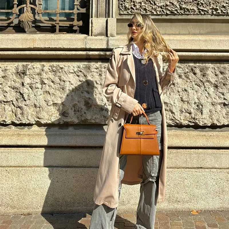 2025 JW PEI Trapezoidal Leather Womens Bag hot Versatile Crossbody Fashionable Niche Handbag Top-handle Bags C250401