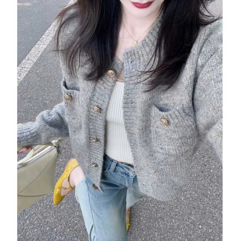 Autumn Elegant Grey Knitted Short Coat Fashion Warm Long Sleeve Women Cardigan Casual Oneck Knitwear Korean Style SweaterT251101