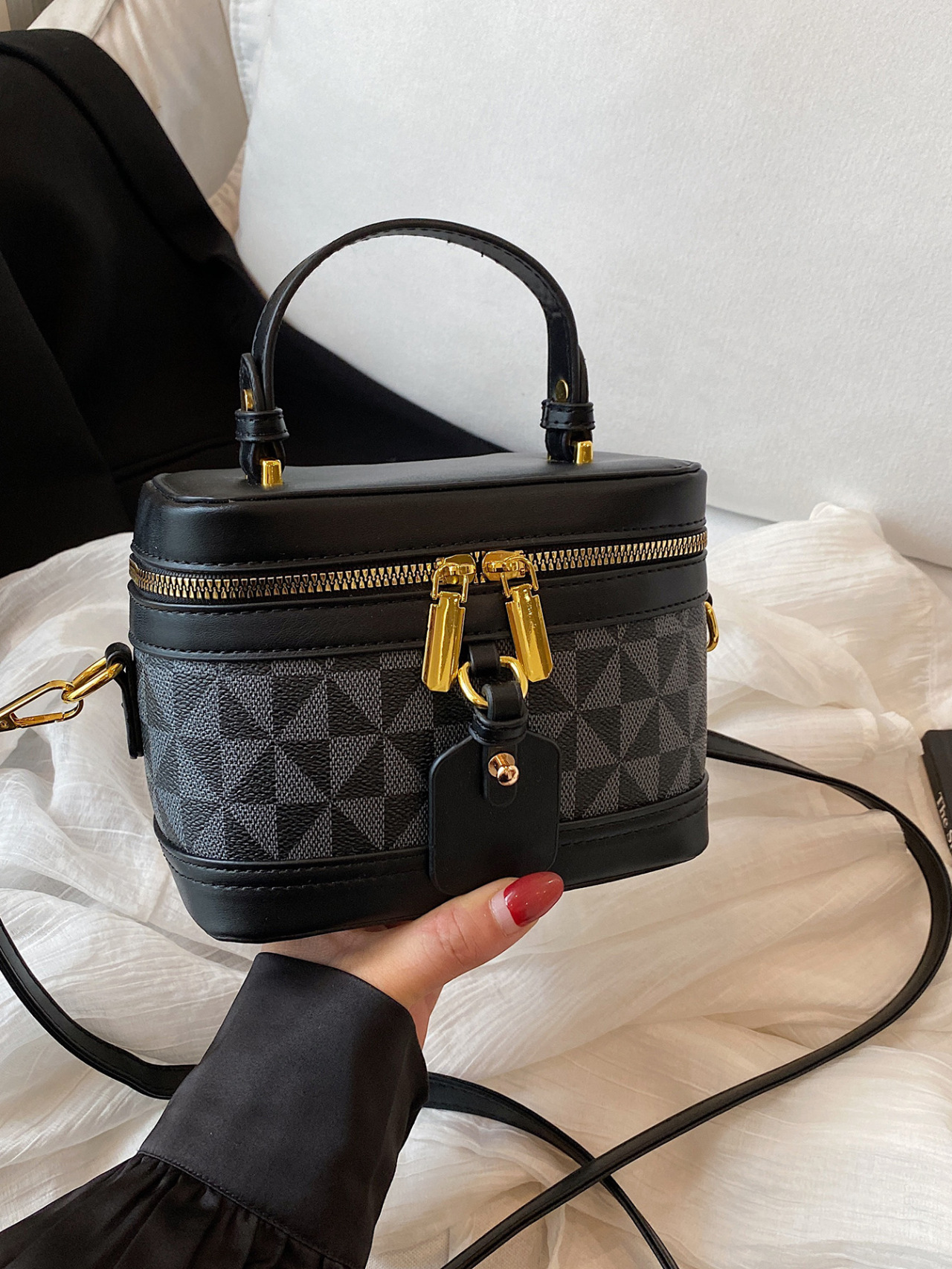 Free shipping cross-border autumn, winter and spring new fashionable Korean-style printed letter single-shoulder crossbody women's hand-held buck