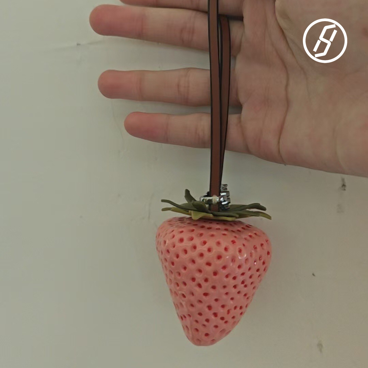 Simulated Strawberry Charm Keychains Light Luxury Bag Accessories - Cute Fruit Pendant for Purse or Backpack Z260130