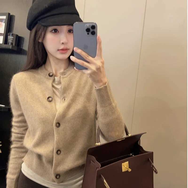 Autumn and Winter New 100 Pure Wool Cardigan Sweater Womens Knitted High Quality Oneck Womens Cashmere Coat SweaterT251101