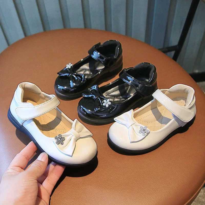 Glossy Kids Leather Shoes Simple Shallow Performance Shoes Black Bow with Crystal Flower Child Moccasin Shoes for Girls CasualT251101