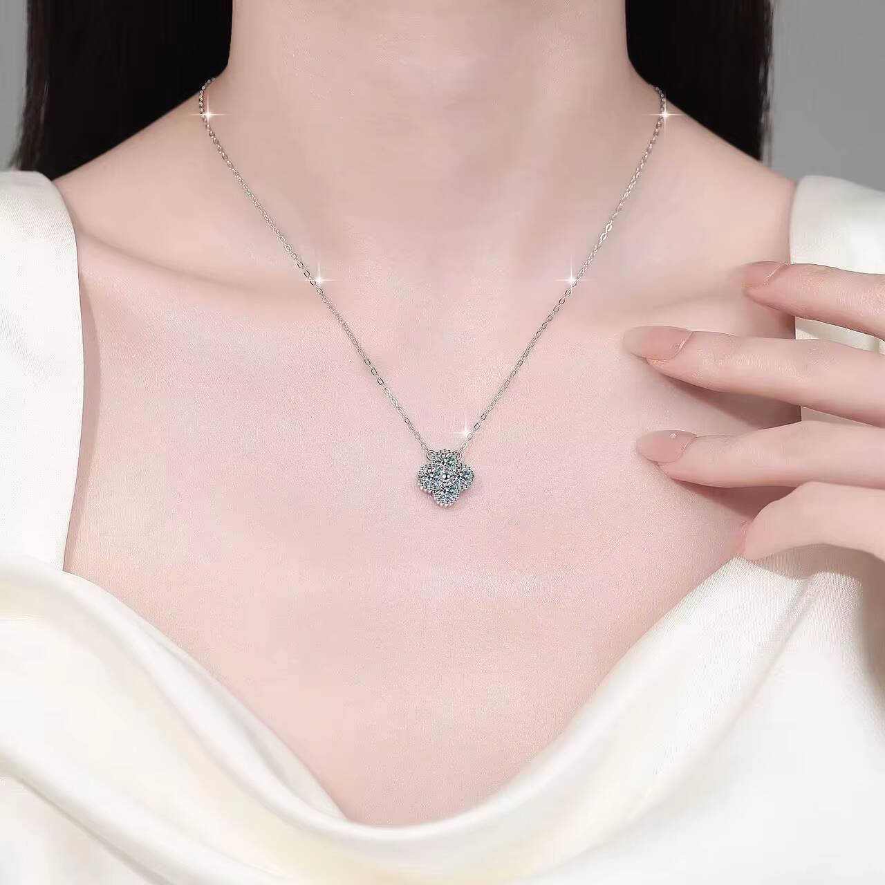 Four Leaf Clover Moissanite Necklace 925 Silver Rhodium Plated Link Chain Fashion Pendant for Women GRA Certificate