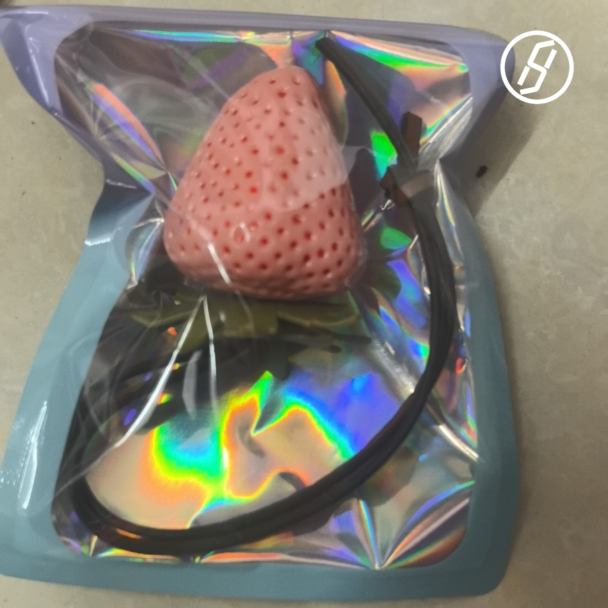 Simulated Strawberry Charm Keychains Light Luxury Bag Accessories - Cute Fruit Pendant for Purse or Backpack Z260130