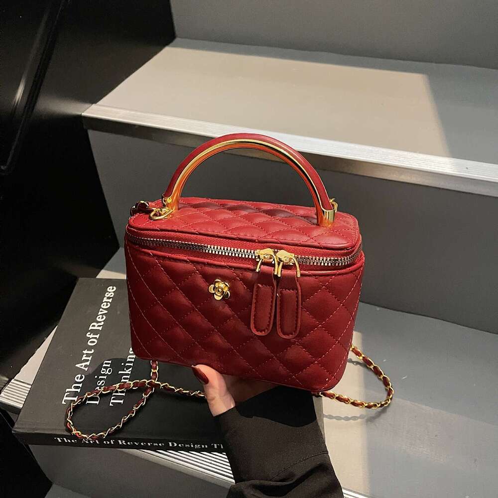 Xiaoxiangfeng Handheld Fashion Box New Luxury Quilted Crossbody for Women Classic Elegant Single Shoulder Small Square Bag