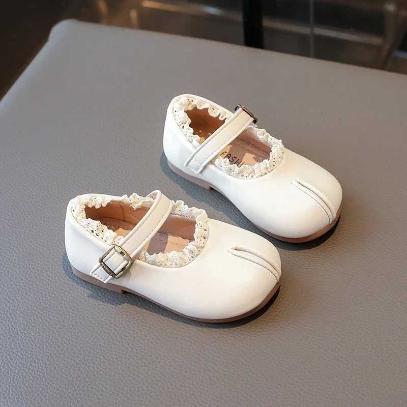 2025 New Childrens Flats Simple Lolita Girls Princess Leather Shoes Walking Versatile Sweet Pleated Kids Causal Fashion ShoesT251101