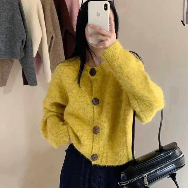 Korean Soft Sweater Jacket Autumn Winter New Loose Button Womens Cardigan Top Casual Oneck Long Sleeved Knitted CardiganT251101