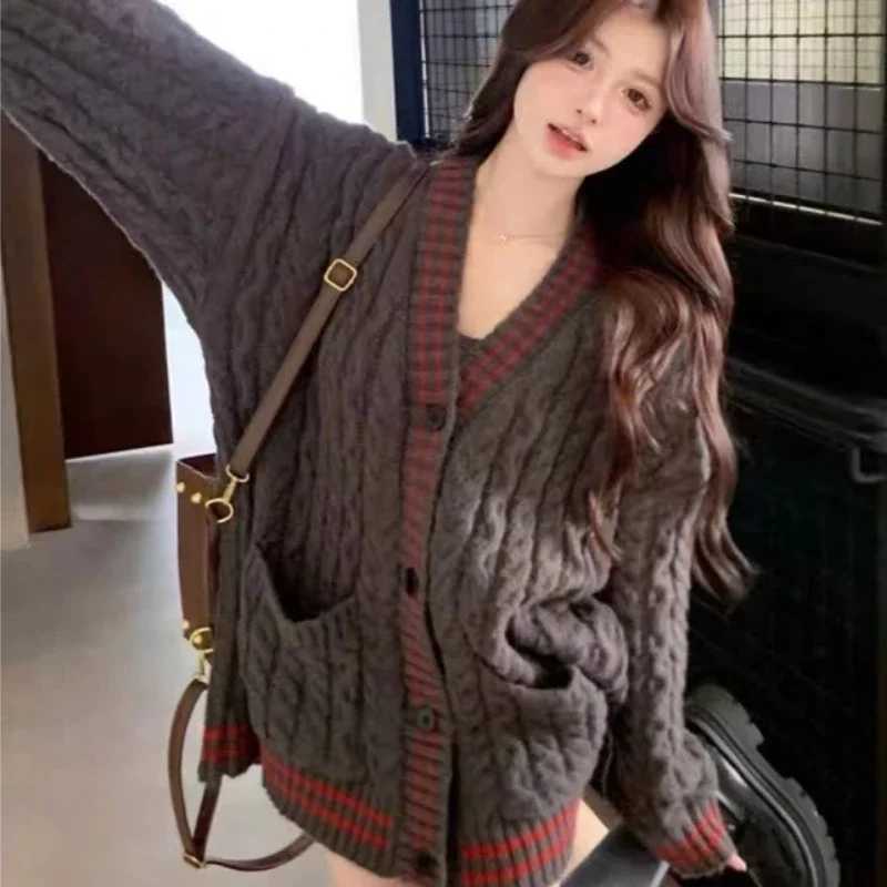 Korean Style Pocket Knitwear Fashion Autumn Long Sleeve Women Cardigan Sweater Casual Vneck Button Loose Elegant Knitted TopsT251101