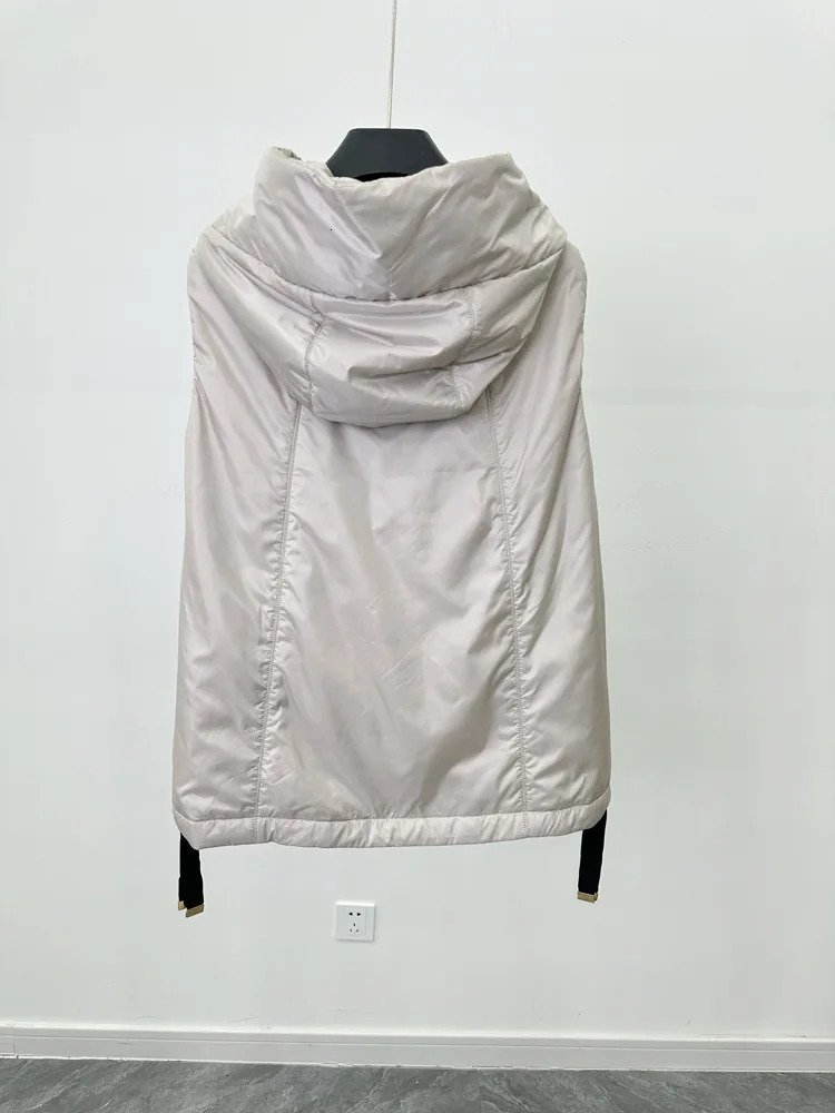 Autumn and Winter Womens Vest Loose Hooded Commuting Down Vest 251031