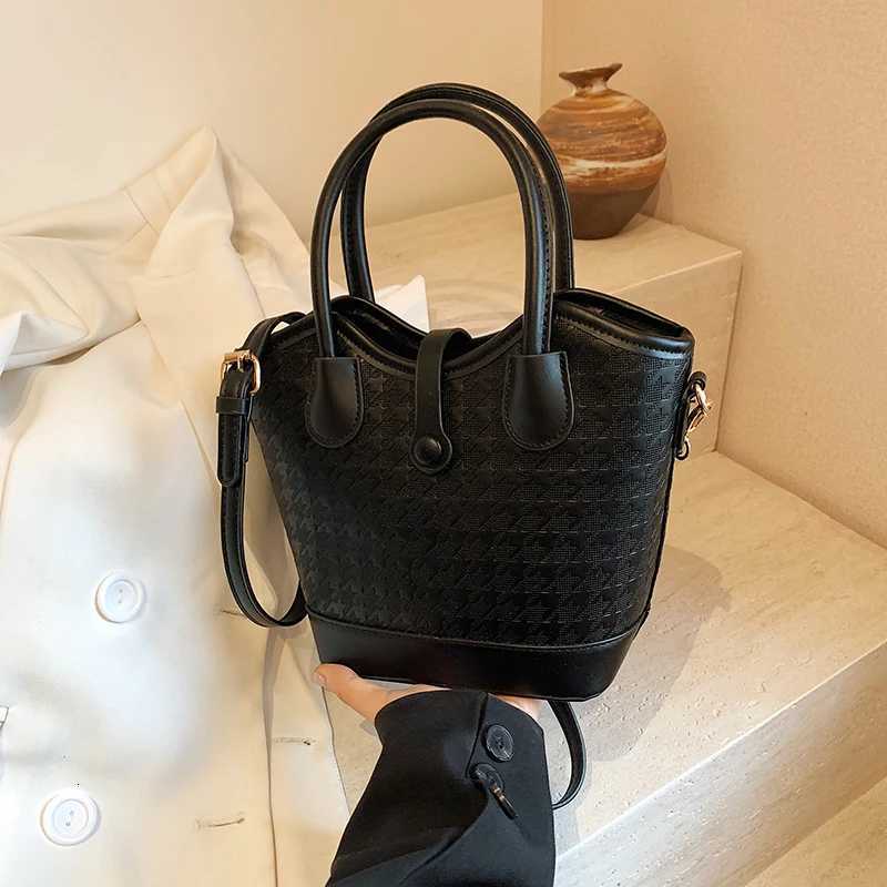 Designer Popar ctrast small bag fem 2024 new autumn crossbody bag fi HOT handbag bucket bag1 Y251120