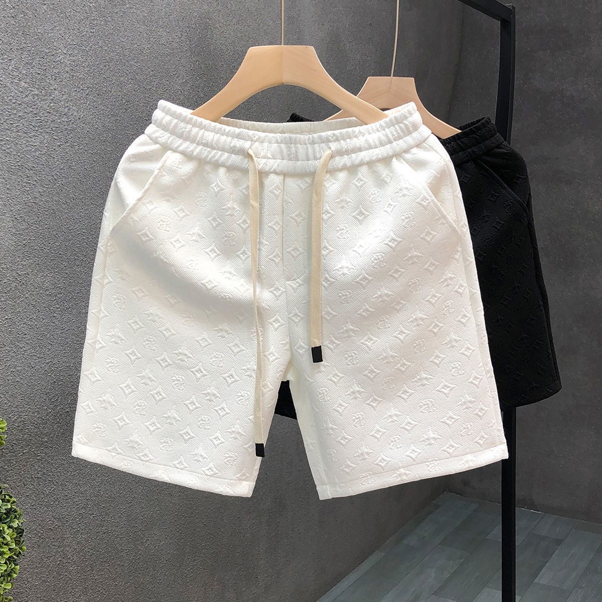 Free shipping Light luxury brand style white jacquard shorts men's summer fashion quarter pants 2025 new men's half-cut pants large size bla