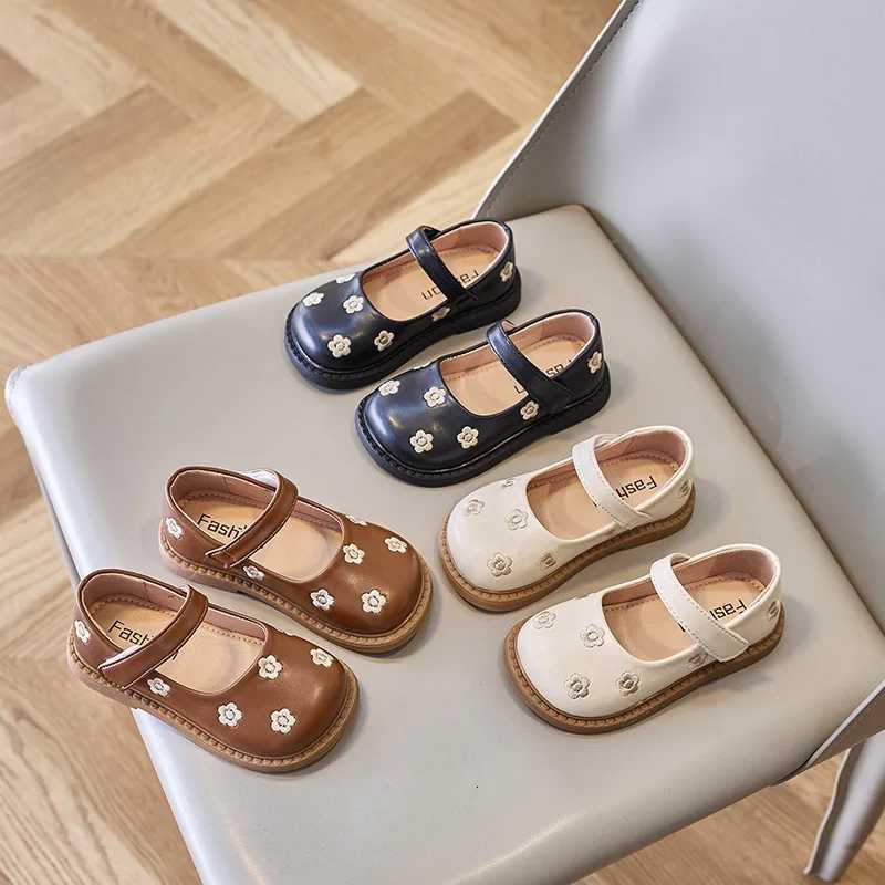 Fashion Girl Shoes New Spring Versatile Leather Shoes Anti Slip Soft Sole Comfortable Kid Shoe Temperament Flat Trendy SandalsT251101