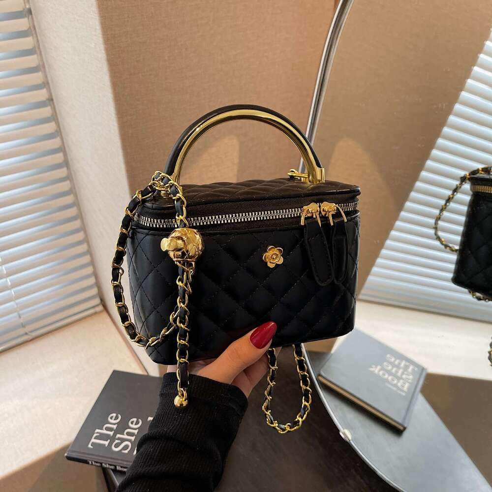Xiaoxiangfeng Handheld Fashion Box New Luxury Quilted Crossbody for Women Classic Elegant Single Shoulder Small Square Bag