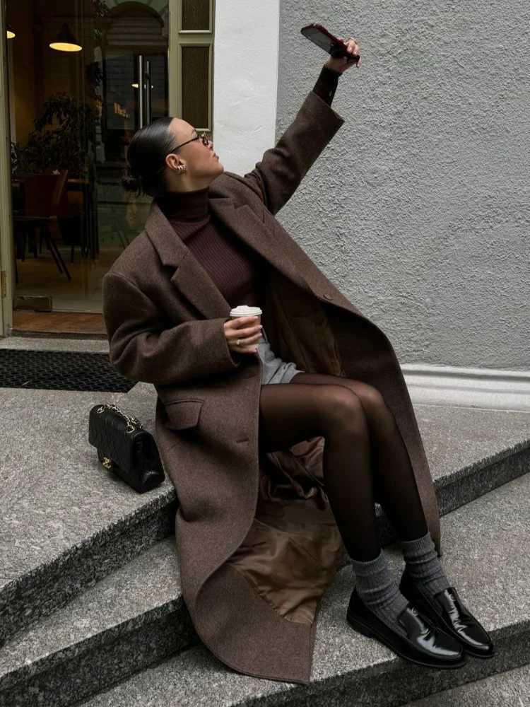 Fashion Shoulder Pad Solid Wool Overcoat Women Elegant Lapel Singlebreasted Long Sleeve Coat 2025 Autumn Lady Commuter OutwearT251101