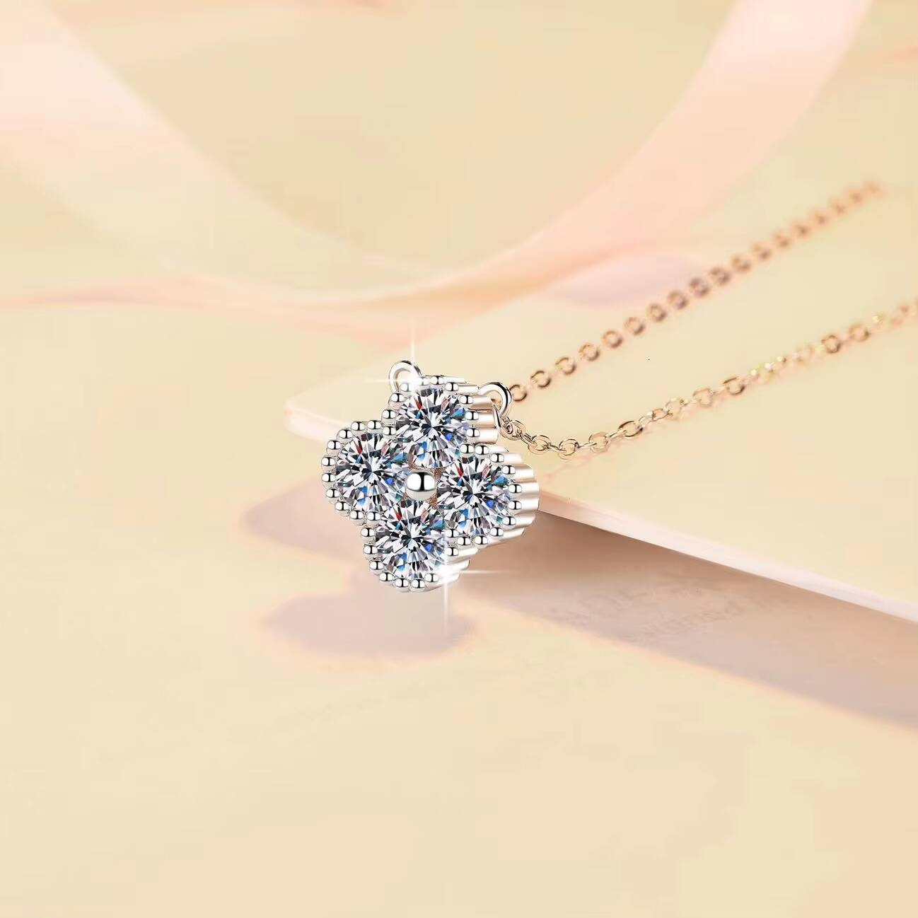 Four Leaf Clover Moissanite Necklace 925 Silver Rhodium Plated Link Chain Fashion Pendant for Women GRA Certificate