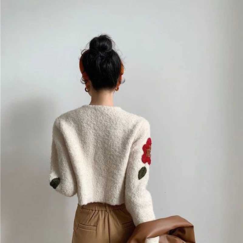 Floral Embroidery Crop Cardigan Women Vintage Lazy Wind Slim Horn Buttons Sweater French Retro Long Sleeve O Neck Casual OutwearT251101