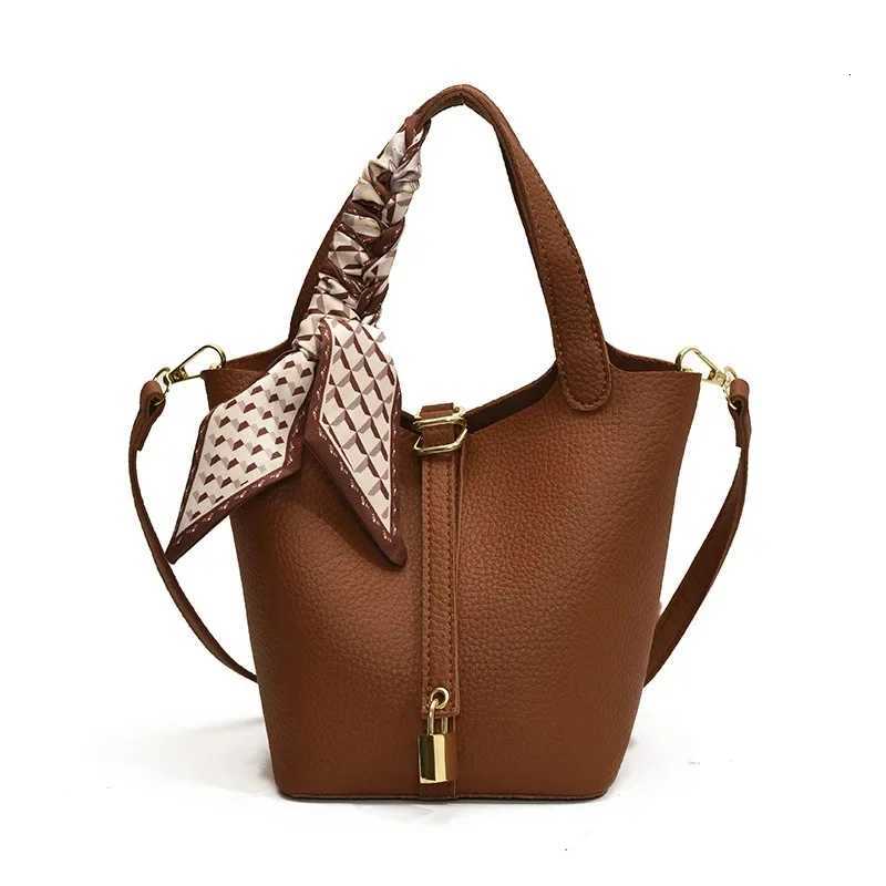 Designer Korean Style Bucket Bag Shoder Bag Cmuting Simple HighEnd Feel Small Audience New 2025 Handheld Water Bucket Bag1 Y251120