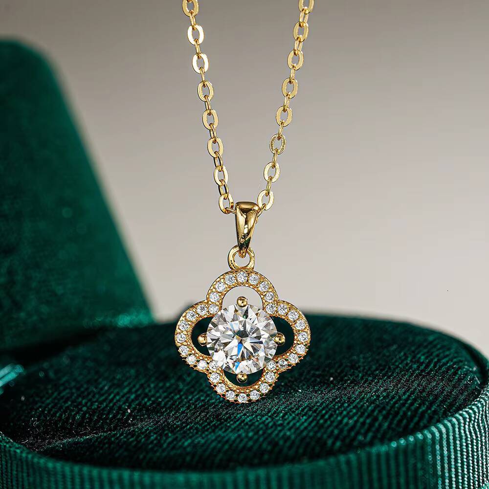 Fashion Classic Jewelry Necklace Real D Color 1 Ct Moissanite 925 Sterling Silver Four Leaf Clover Charm Pendant for Women