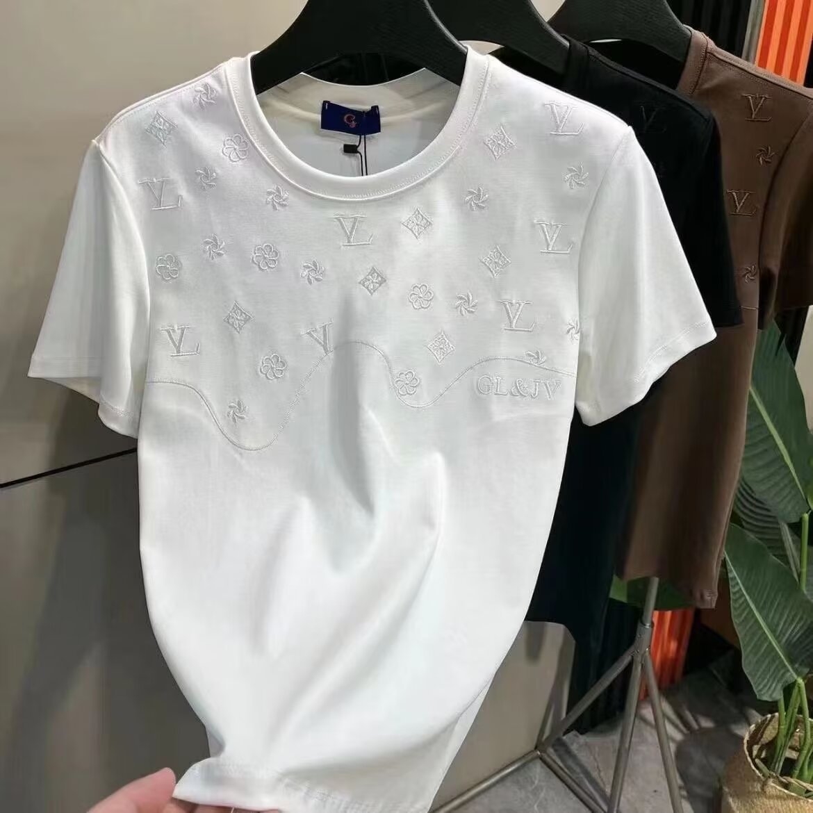 2025 new men's fashion embroidery short sleeve cotton T-shirt slim casual light luxury trend half sleeve T-shirt black and white