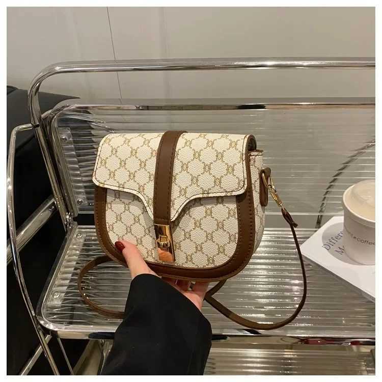 Designer 2025 High Fi Designer Wens Bag Adjustable Wide Strap Saddle Messenger Bag Printed Pattern Trendy Crossbody Versatile1 Y251120