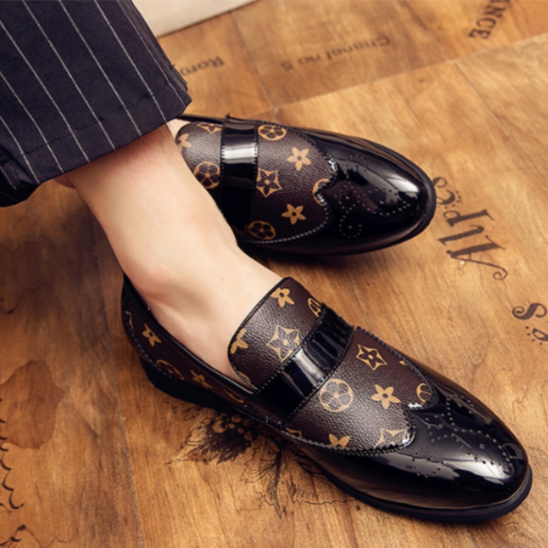 Bestseller New Arrival Fashion Large Size 38-48 Mens Shoes Versatile Breathable Perforated Pointed Toe Business Dress Buckle Strap Casual Shoes