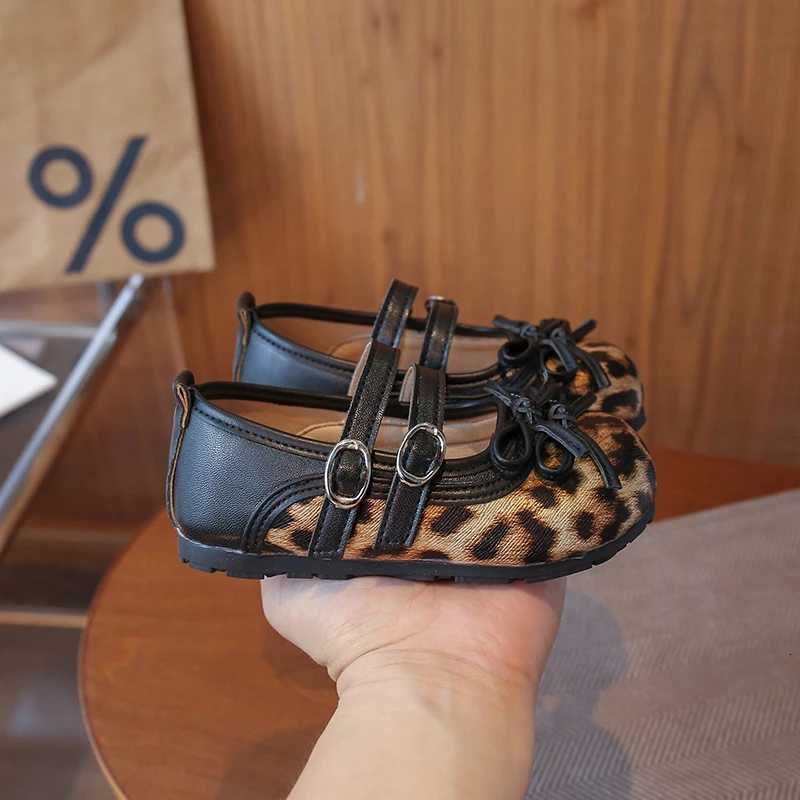 216 Years Old Girls Leather Shoes Four Seasons Leopard Shallow Mouth Girls Princess Shoes Flat Nonslip Childrens Single ShoesT251101