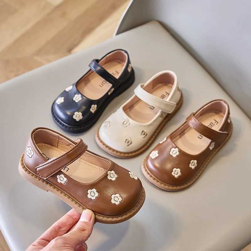 Fashion Girl Shoes New Spring Versatile Leather Shoes Anti Slip Soft Sole Comfortable Kid Shoe Temperament Flat Trendy SandalsT251101