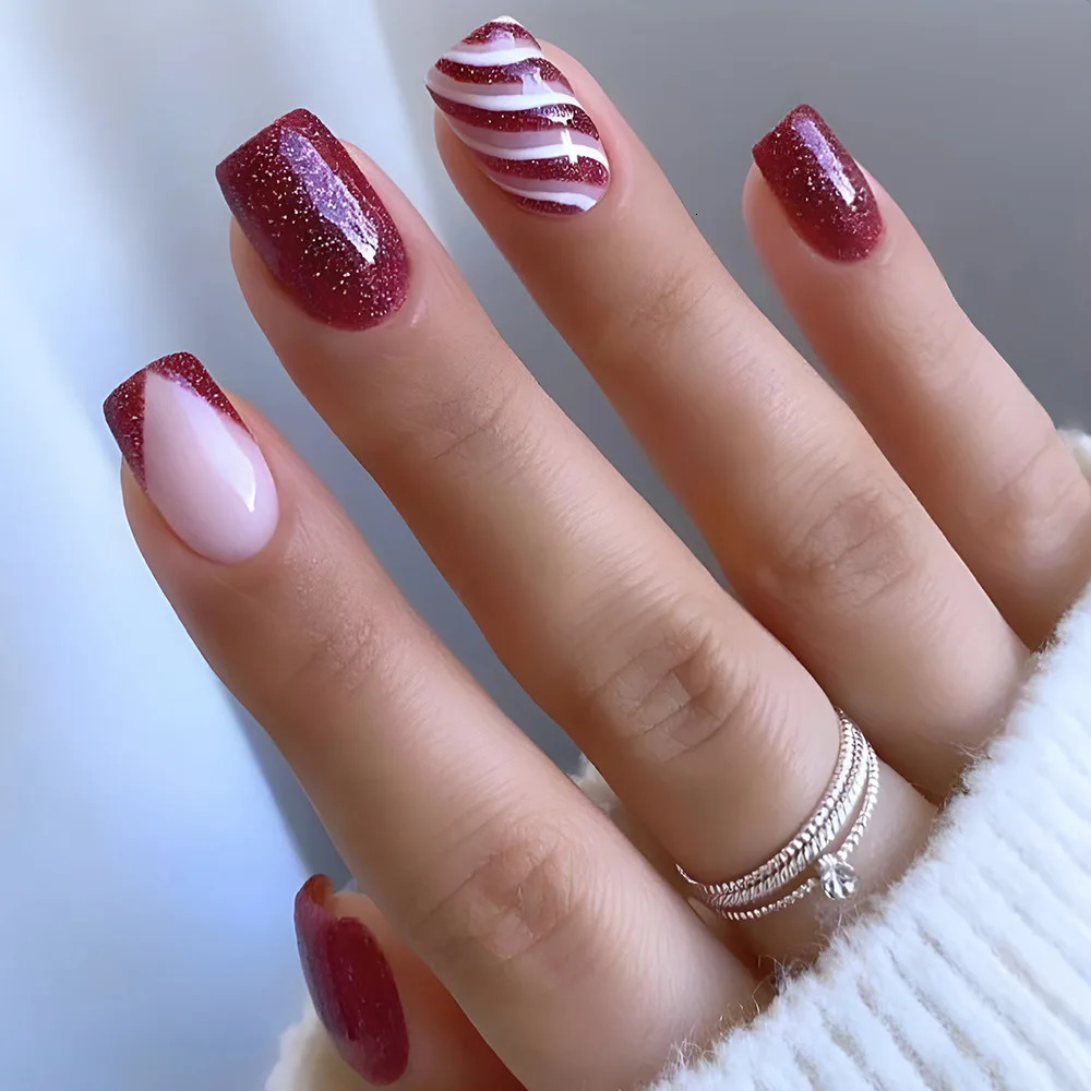24pcs Short Christmas False Nails Glitter Sequins Snowflake Press on Nails Square Head Artificial Nail Tips Girl Christmas Gifts 251028