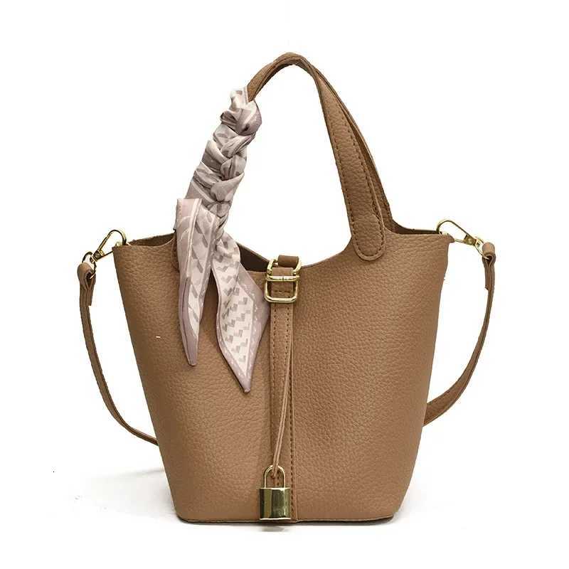 Designer Korean Style Bucket Bag Shoder Bag Cmuting Simple HighEnd Feel Small Audience New 2025 Handheld Water Bucket Bag1 Y251120