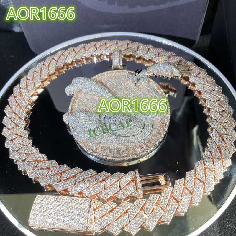 Road Runner Charm Custom Cartoon Character Iced Out Moissanite Pendant Hiphop Jewely Sterling Silver Two Tone Diamond Pendant