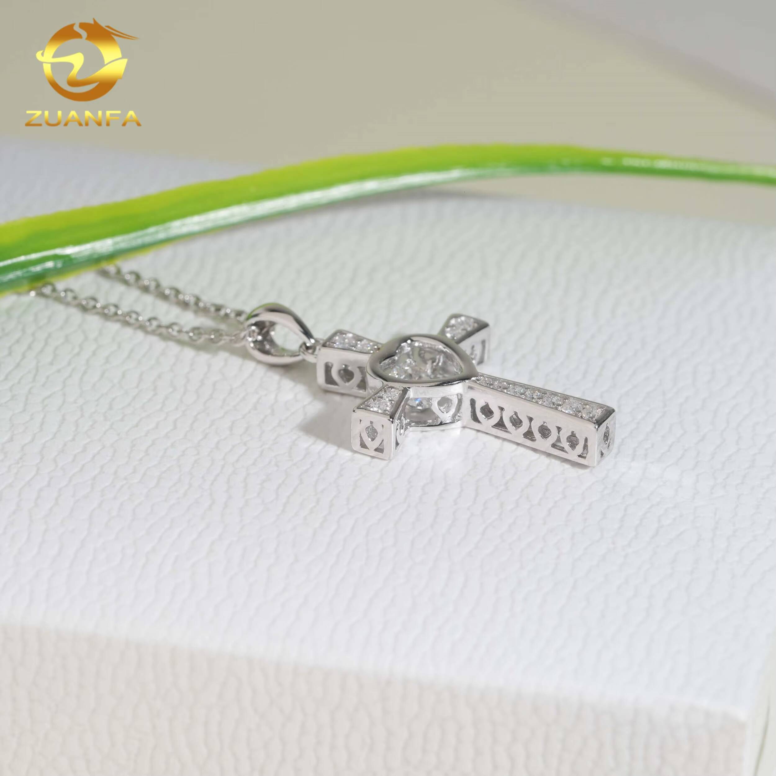 Iced Out Jewelry 925 Sterling Silver Fashion Women Moissanite Cross Pendant Necklace Diamond Hip Hop Necklace Best Gift