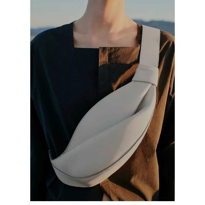 Designer handbag New large capacity pillow shaped personalized niche travel smooth cowhide crossbody bag Y251031