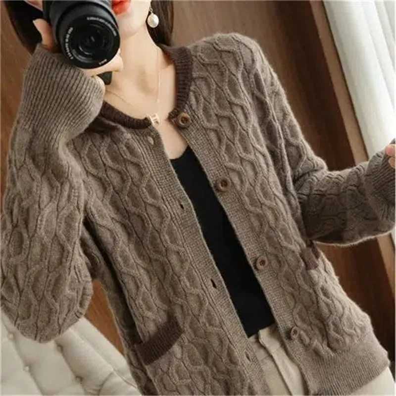 Advanced Temperament Crew Neck Thicken Cardigan New Womens Coat Fashionable Sweater Jacket Receive Waist Knitting Shirt TopT251101