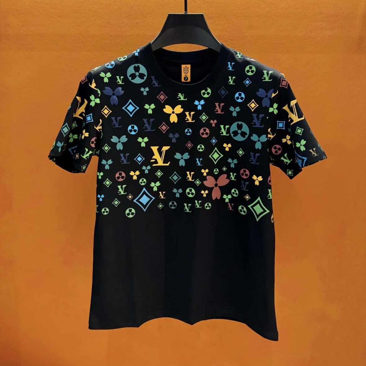 Free shipping 2025 new fashion short sleeve spring and summer fashion with colorful couple men's handsome round neck short sleeve light luxury wh
