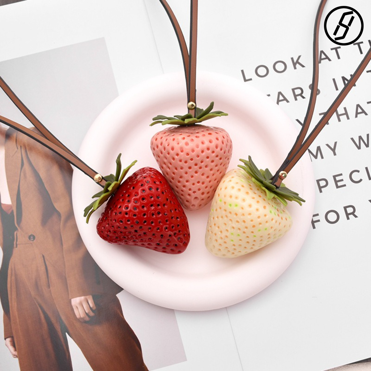Simulated Strawberry Charm Keychains Light Luxury Bag Accessories - Cute Fruit Pendant for Purse or Backpack Z260130