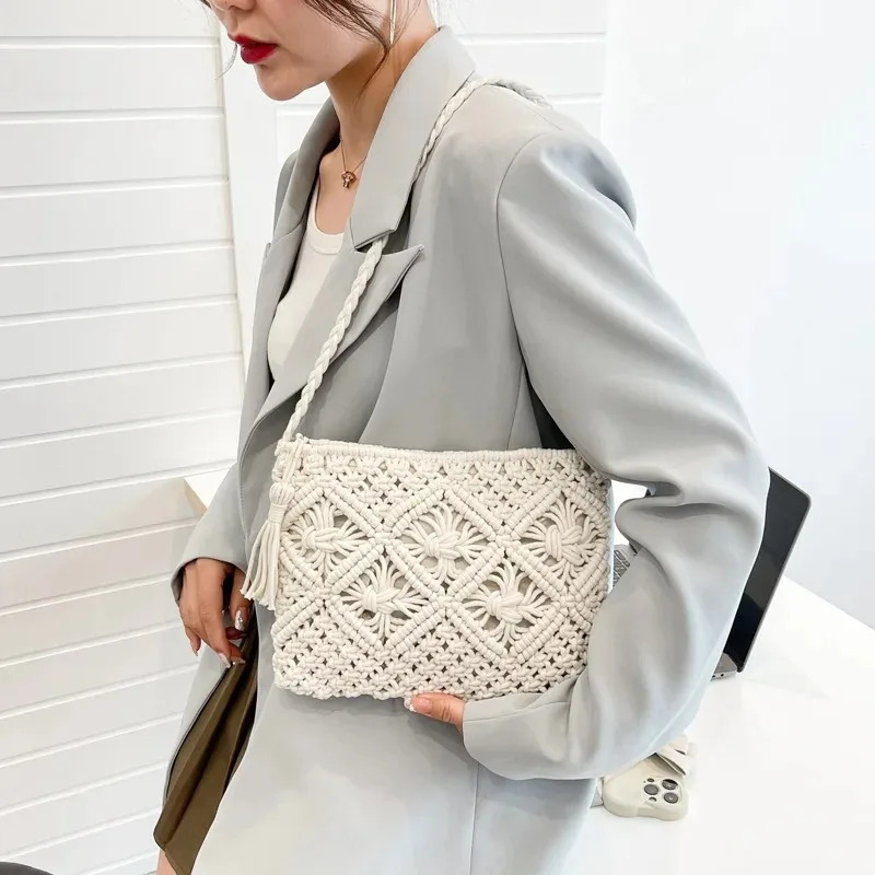 Women Summer Straw Messenger Bag Hollow Out Woven Fashion Shoulder Bag Beach Tassel er Crossbody Travel Bag bolsa feminina 250407