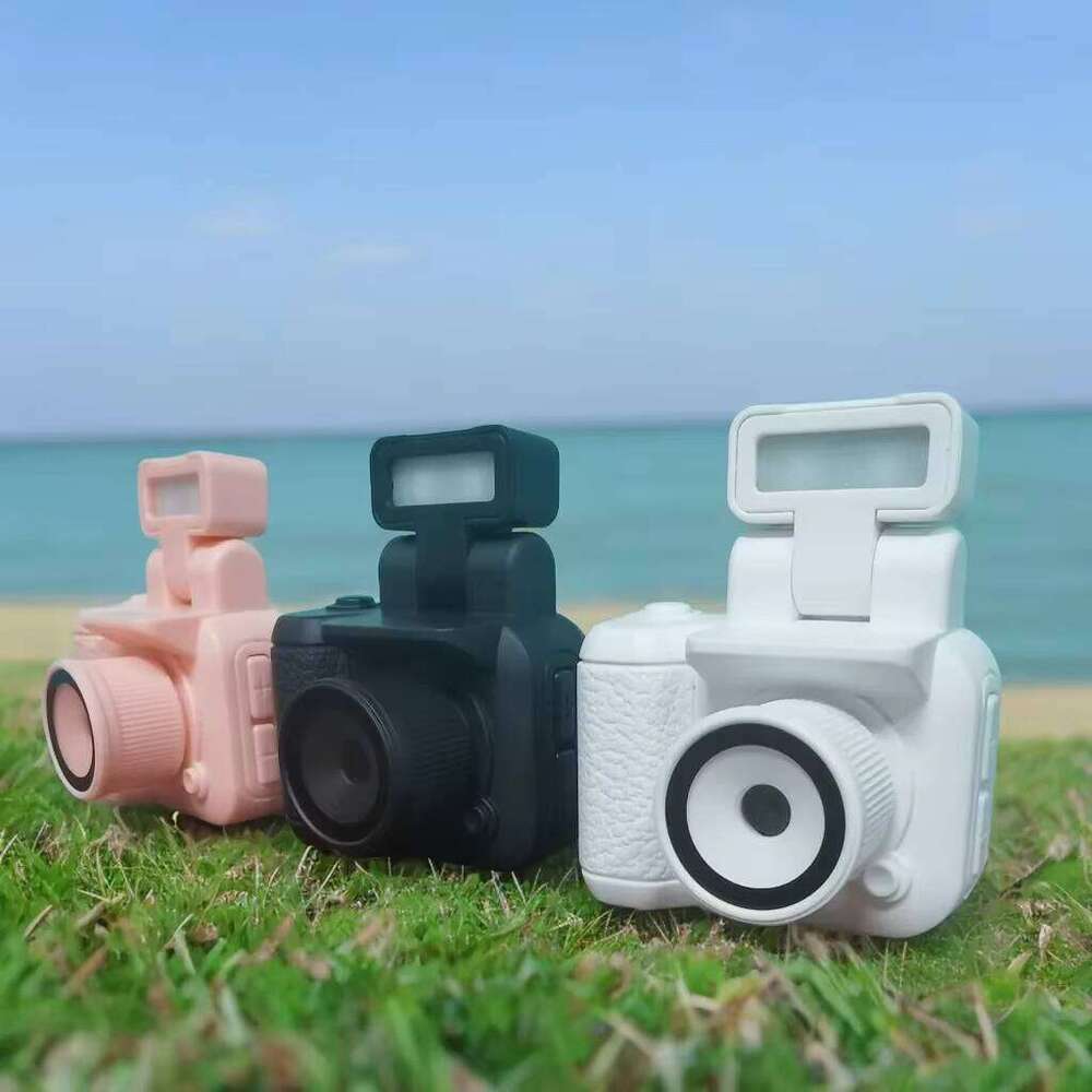 2025 Tik Tok Travel Vlog Keychain Supports Micro Card 512G 1.44inch Retro with Flash Y4000 Mini Camera 1080P
