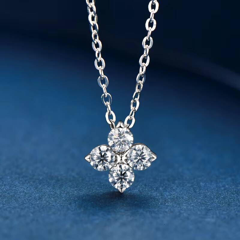 High Quality 925 Sterling Silver VVS D Mossanite Jewelry Round 3mm 010ct Moissanite Fourleaf Clover Pendant Necklace for Women