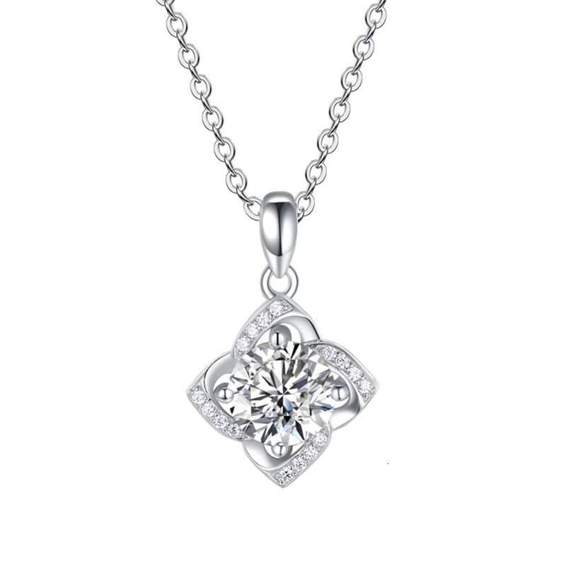 Fashion Inlaid Moissanite Diamond Necklace Women Collarbone Chain Fourleaf Clover Windmill Pendant Factory Wholesale