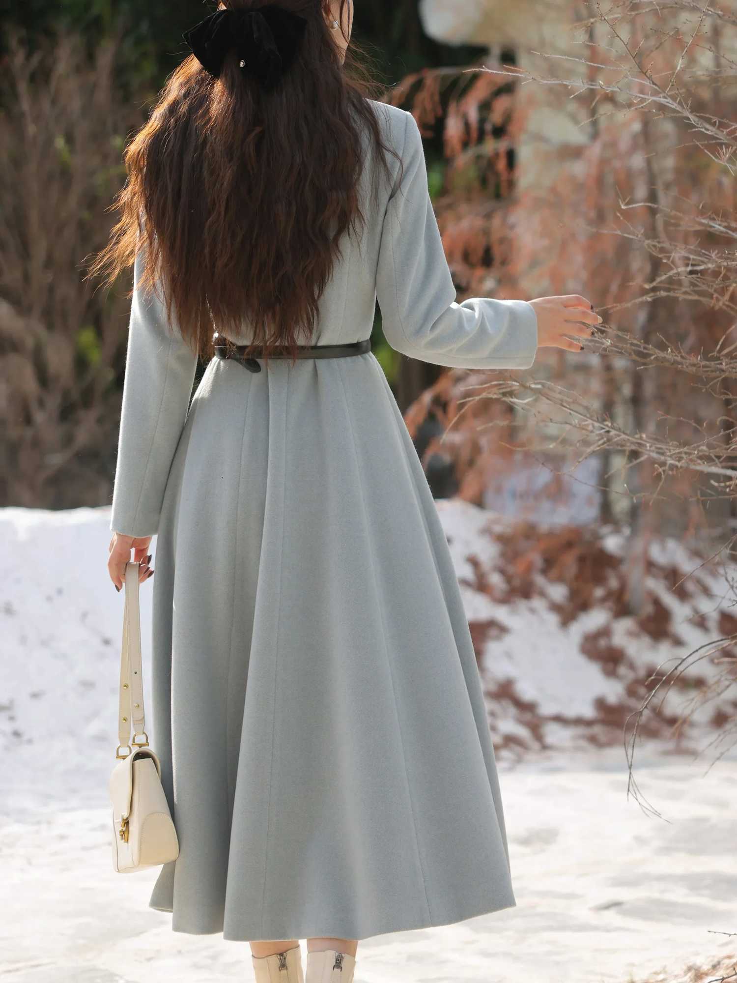 French Vintage Woolen Overcoat for Women Winter Slim Fit Elegant Long Sleeve Dress Style Coat PetiteFriendly Classic OuterwearT251101