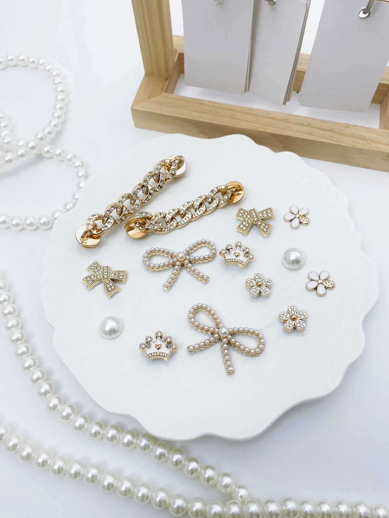 14 Crocodile Shoes (Golden Bow White Crown White Flower Gold ABS Diamd Chain) Shoe Accessories - Easy to Install and Detachable DXJ250401