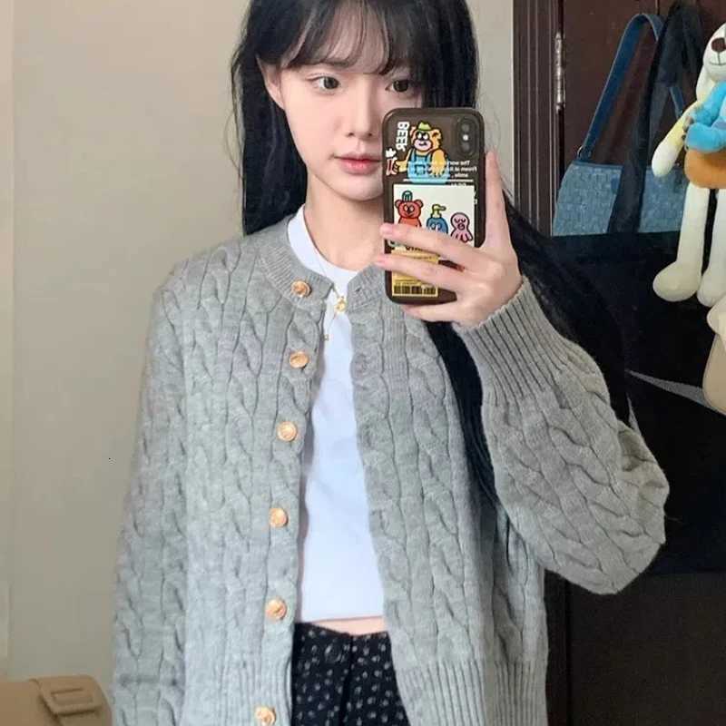 Autumn And Winter New Womens Clothing Knitted Cardigan Round Neck Sweater Fashionable Single Breasted Womens TopT251101