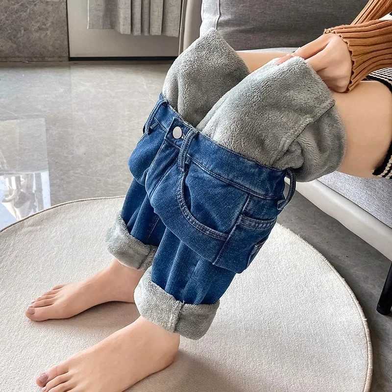 Winter Warm Slim Jeans Ladies Casual Denim Pencil Pants Thick Velvet Women Jeans High Waist Skinny Straight Jeans Fleece J251031