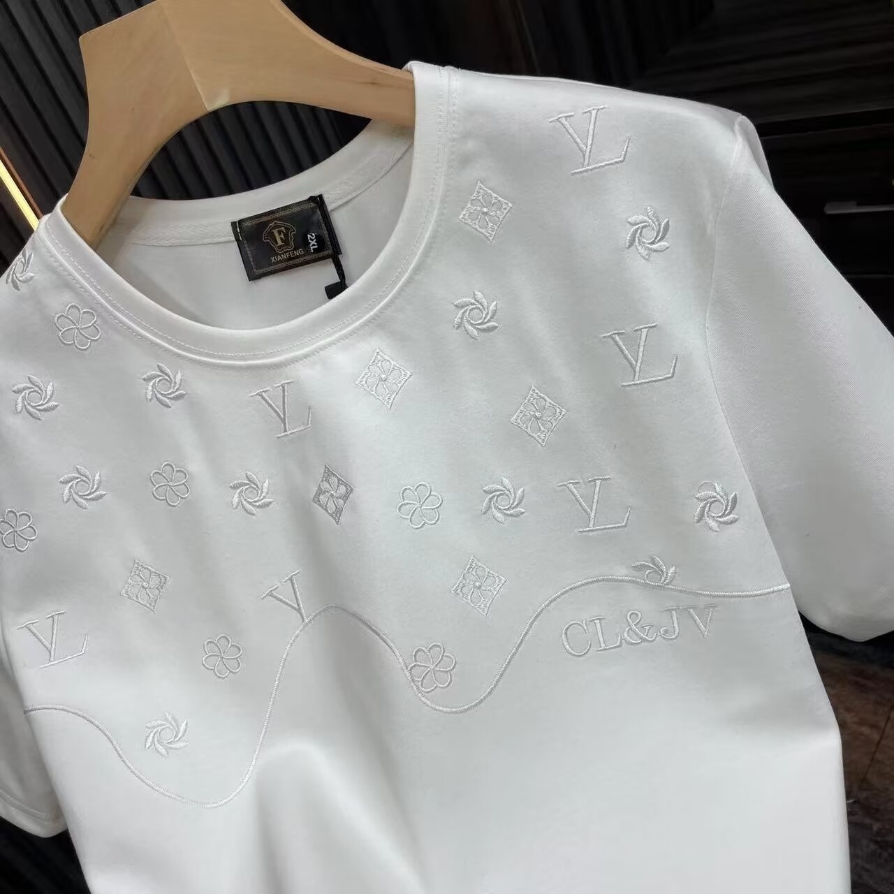 Free shipping 2025 new fashion embroidery short sleeve men's cotton T-shirt slim casual light luxury trend half sleeve T-shirt black and white
