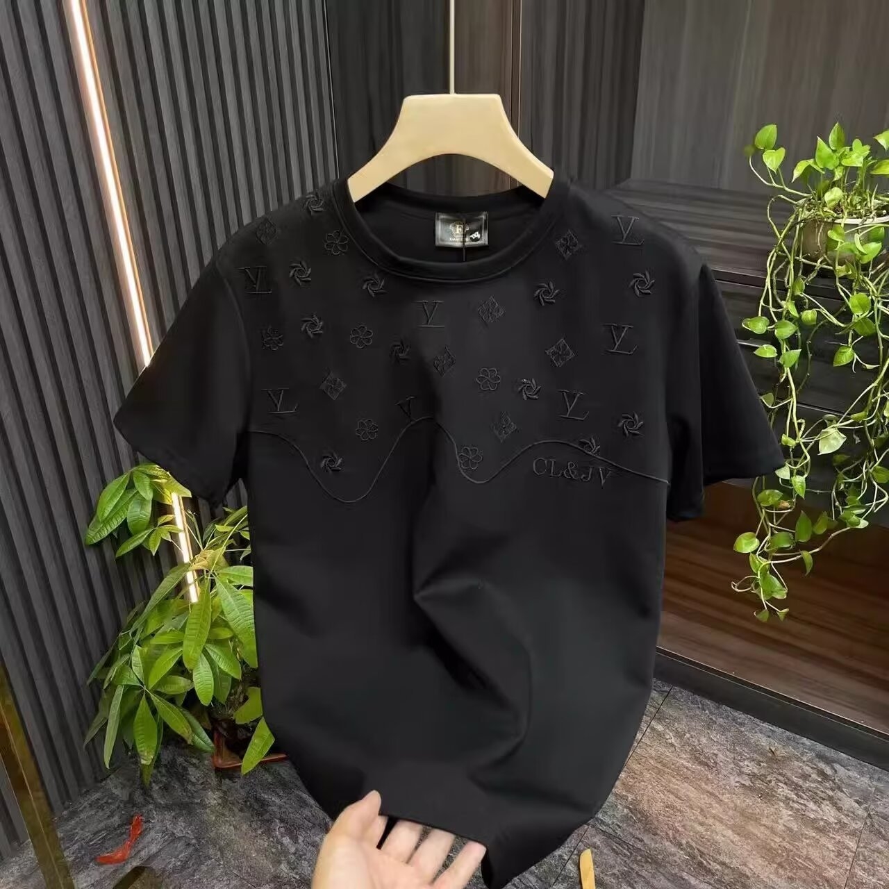 Free shipping 2025 new fashion embroidery short sleeve men's cotton T-shirt slim casual light luxury trend half sleeve T-shirt black and white