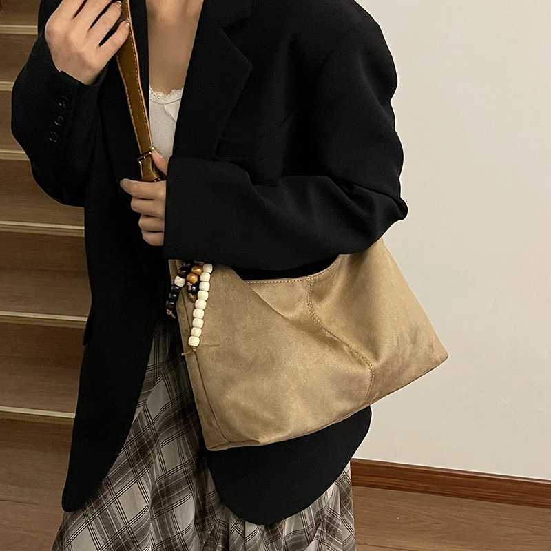 Designer handbag LEFTSIDE 2025 Winter Small Suede Crossbody Bag Handbags and Purses Womens Hobo Bag Trend Brand Solid Color Shoulder Bags Y251031