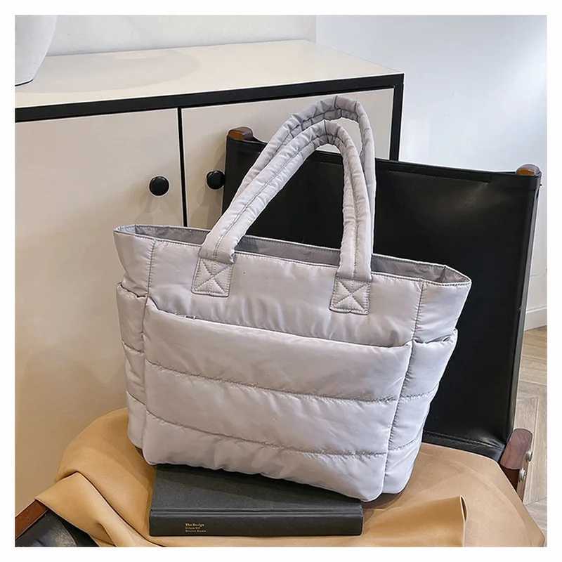 New Large Capacity Tote Bag Versatile Handbag for Women Commuting Bag Messenger Shoulder Bag Multiple Pockets Mummy BagW251101