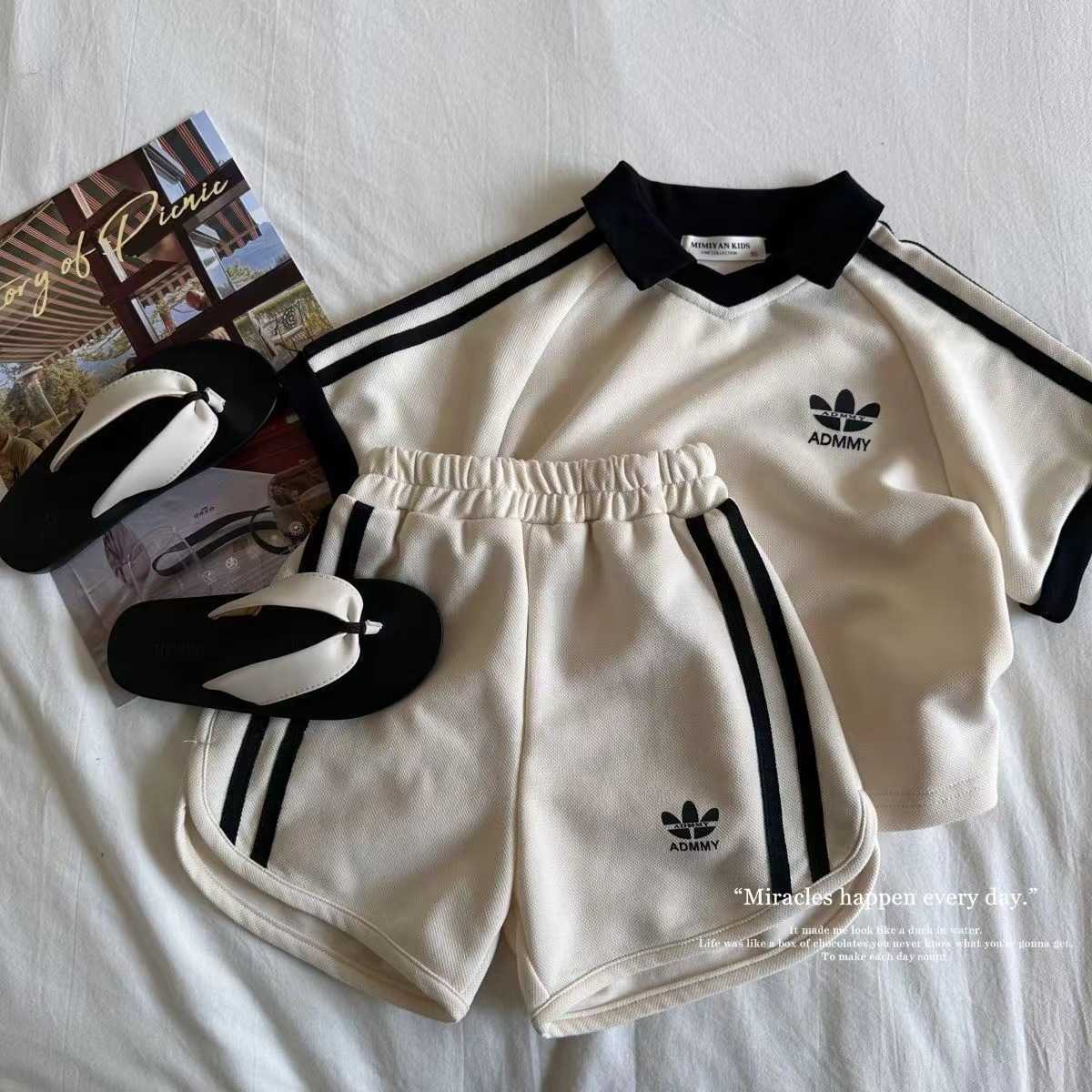 Clothing Sets 2025 Summer New Childrens Set Handsome Mens and Womens Small and Medium Childrens Baby Trendy Brand Short Sleeve T-shirt+Pants Two Piece