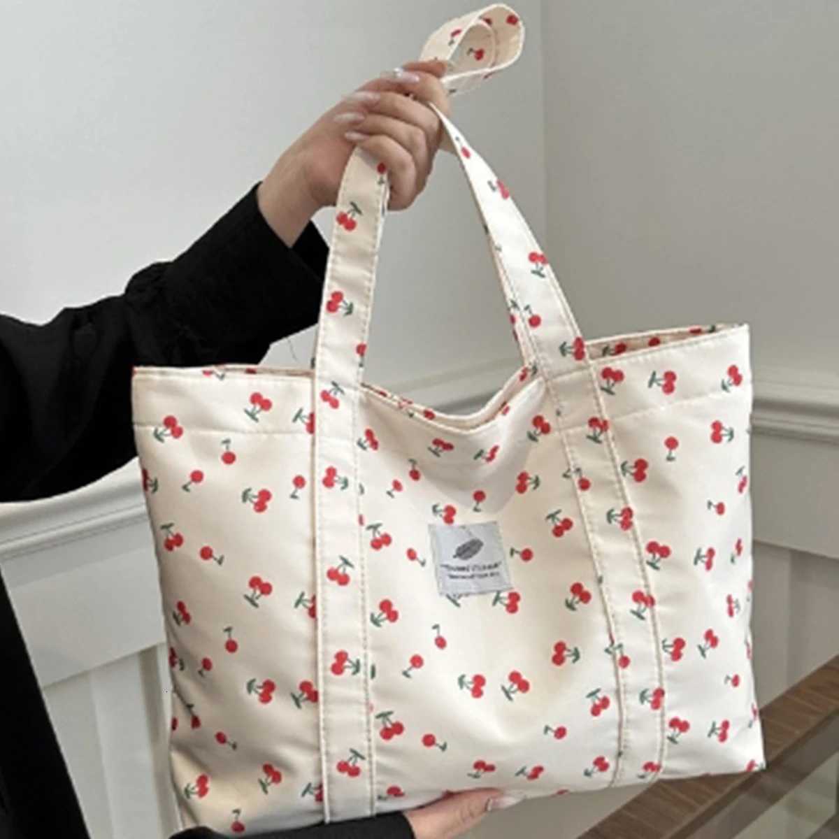 White cotton filled with large capacity cherry shoulder bag Tote trend shoulder bag 1 pack suction direction randomW251101